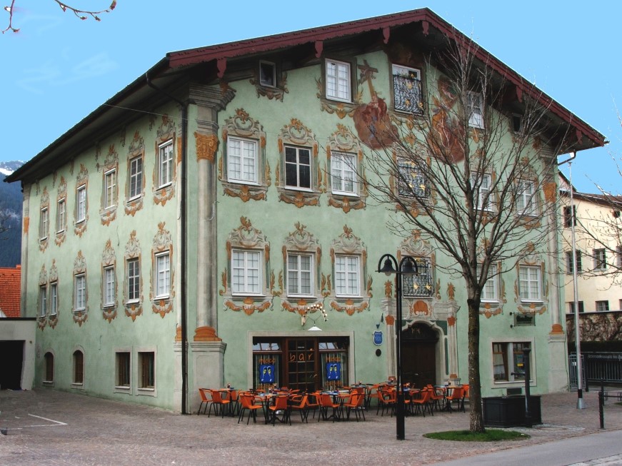 Das Grüne Haus ist ein Museum im Marktzentrum von Reutte